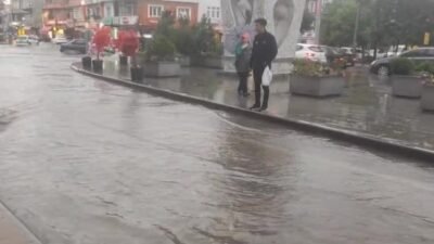 Isparta’da etkili olan sağanak yağış günlük yaşamı olumsuz etkiledi. Birçok
