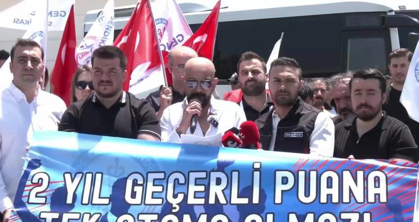 Genç Sağlık Sendikası Yönetim Kurulu üyeleri, paydaş sendika temsilcileri ve