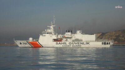 Sahil Güvenlik Komutanlığı'ndan yapılan açıklamada, Karadeniz'de Sivastopol açıklarında Türk bayraklı
