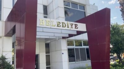 İzmir Cumhuriyet Başsavcılığı koordinesinde yürütülen "rüşvet" soruşturması kapsamında gözaltına alınan,