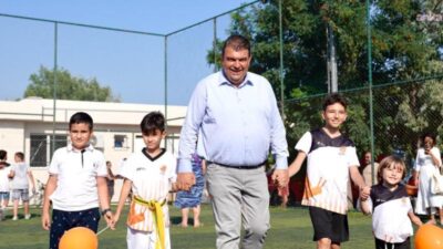 Seferihisar Belediyesi, çocukların ve gençlerin yaz tatilini sporla, eğitimle ve
