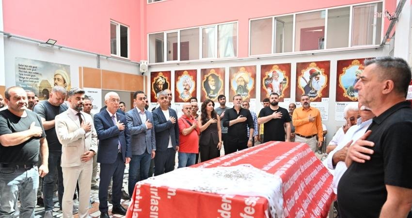 Şehzadeler Belediye Başkanı Hakan Şimşek’in annesi Gülşinaz Şimşek, bir süredir