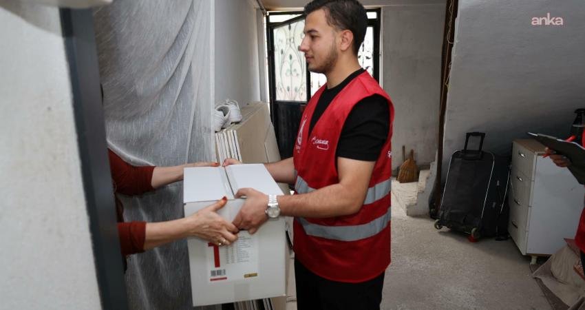 Şehzadeler Belediyesi’nden ihtiyaç sahiplerine gıda kolisi desteği Şehzadeler Belediyesi Sosyal Yardım İşleri Müdürlüğü ekipleri, ilçe genelinde ihtiyaç