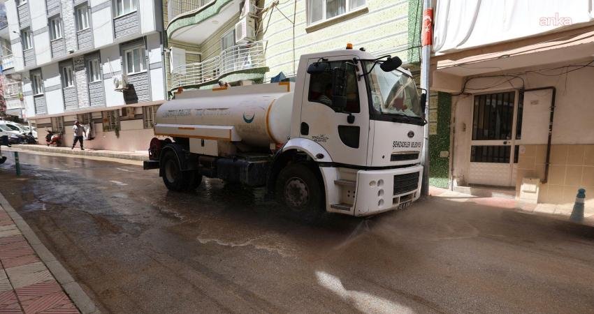Şehzadeler Belediyesi, yağışlar ve su patlakları nedeniyle çamur ve çakılla