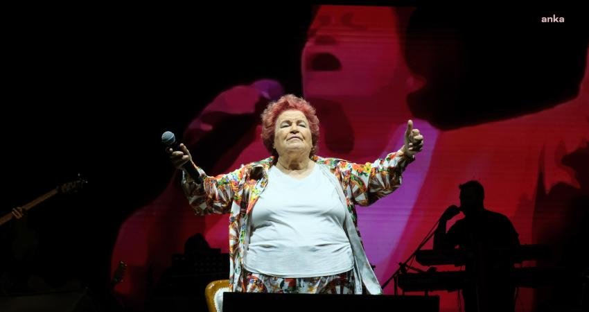 Sanatçılar Selda Bağcan ve Cahit Berkay, "CHP’de mutlak butlan kararıyla
