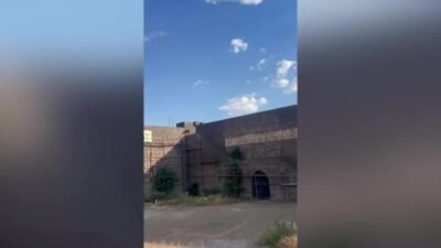 CHP Diyarbakır Milletvekili Sezgin Tanrıkulu, Diyarbakır Surları'nın önemli bölümlerinden Keçi