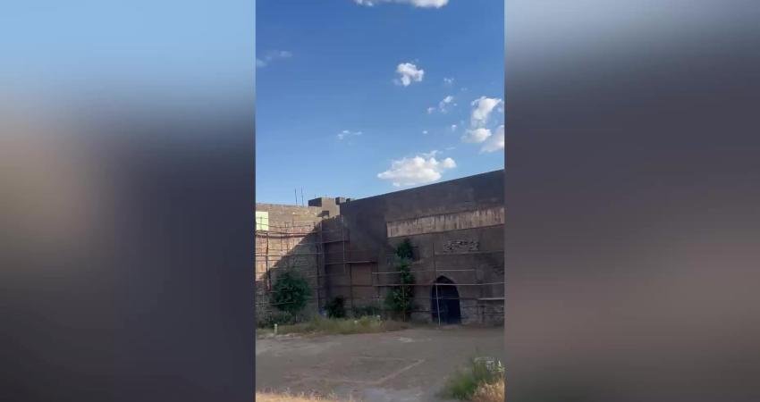 CHP Diyarbakır Milletvekili Sezgin Tanrıkulu, Diyarbakır Surları'nın önemli bölümlerinden Keçi