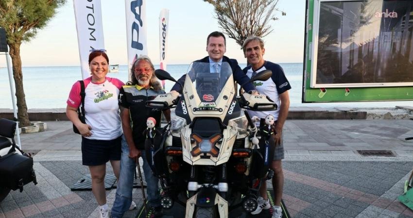 Silivri Belediye Başkanı Balcıoğlu, motosiklet tutkunlarıyla buluştu Silivri Belediye Başkanı Bora Balcıoğlu, Silivri Motosiklet Panayırı’nda motosiklet tutkunlarıyla