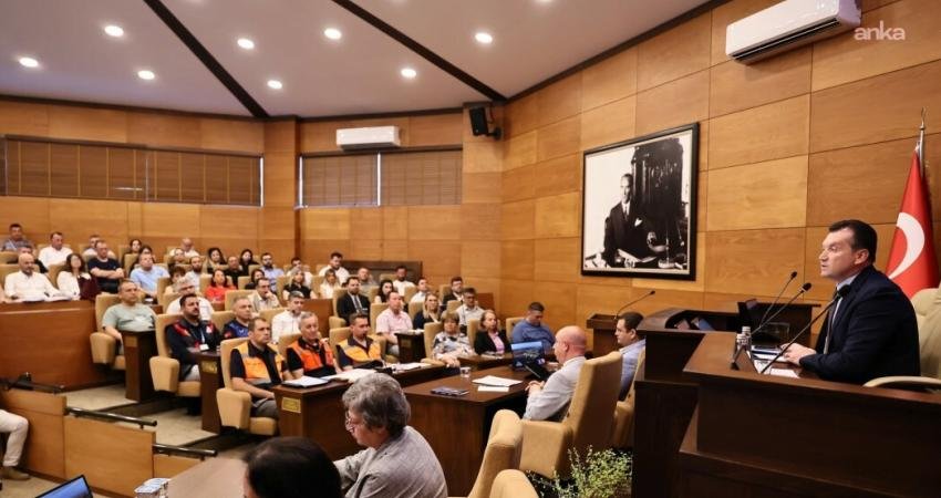Silivri Belediye Başkanı Balcıoğlu, yaz dönemine ilişkin çalışmaları değerlendirdi Silivri Belediye Başkanı Bora Balcıoğlu, başkan yardımcıları ve birim müdürleriyle
