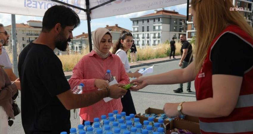 Silivri Belediyesi, YKS süresince sınav merkezleri önünde kurduğu mobil ikram