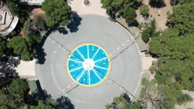 Bornova Belediyesi, Büyükpark’taki kuru havuzu mavi, beyaz ve sarı renklerle