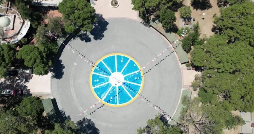 Bornova Belediyesi, Büyükpark’taki kuru havuzu mavi, beyaz ve sarı renklerle