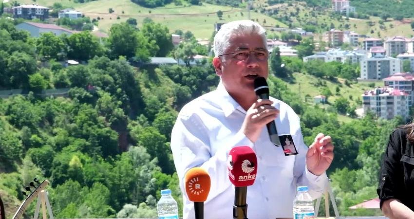 Tunceli’de, Pir Sultan Abdal Kültür Derneği (PSAKD) tarafından Sivas Katliamı'nın