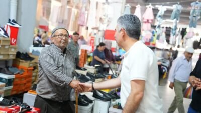 Manisa’nın Soma Belediye Başkanı Sercan Okur, beraberindeki heyetle pazarcı esnafını