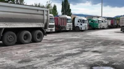 Soma Termik Santrali'nde üretimin durması ilçede ekonomik kaygıları gündeme taşıdı.