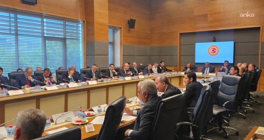 TBMM Milli Savunma Komisyonu… Uzman Erbaş Kanunu ile Bazı Kanunlarda Değişiklik Yapılmasına Dair Kanun Teklifi’nin görüşmelerine başlandı TBMM Milli Savunma Komisyonu’nda, TSK personelinin özlük haklarının iyileştirilmesi, sözleşmeli