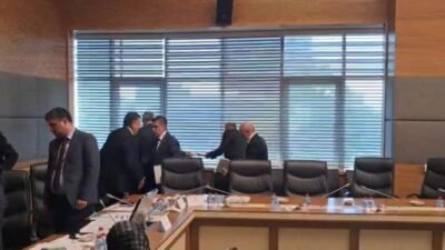  TBMM Okullarda Şiddeti Araştırma Komisyonu'nda, muhalefet milletvekilleri, toplantının başladığı dakikalarda