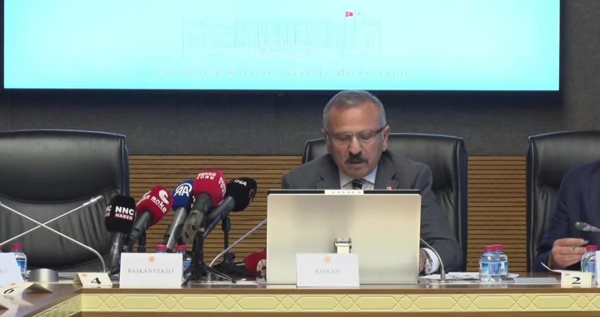 Türkiye Psikiyatri Derneği Genel Başkanı Prof. Dr. Selçuk Candansayar  komisyonda yaptığı