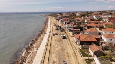 Tekirdağ Büyükşehir Belediyesi, Şarköy Eriklice Sahili’nde düzenleme çalışması başlattı. Çalışma