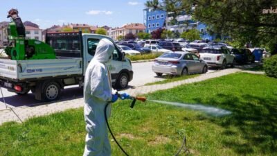 Tepebaşı Belediyesi, halk sağlığını korumak için ilçe genelinde ilaçlama çalışmalarını