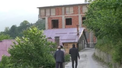 Trabzon’un Çaykara ilçesinde mahkeme kararlarına rağmen kaçak yapının yıkımının belediye