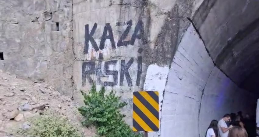 Tunceli Erzincan karayolu üzerinde bulunan 8’nci çığ tünelinde meydana gelen