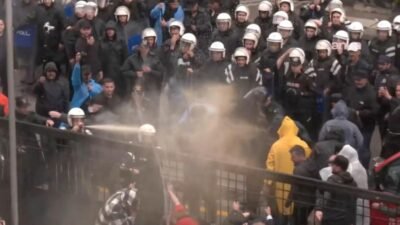İstinaf kararının ardından CHP Genel merkezine polisin biber gazlı baskınıyla