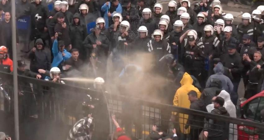 İstinaf kararının ardından CHP Genel merkezine polisin biber gazlı baskınıyla