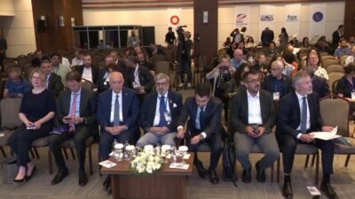 Gazeteciler Cemiyeti’nin ev sahipliğinde, AB desteğiyle düzenlenen "Gazeteciliğin Küresel Krizi"