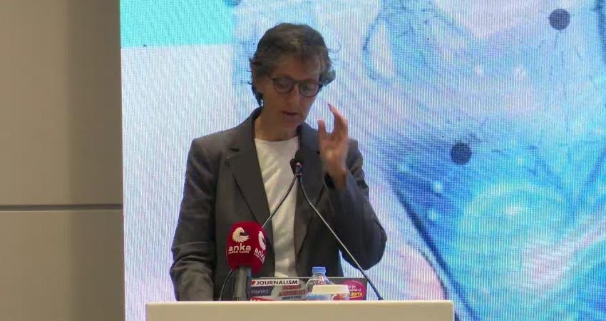 Ankara'da düzenlenen uluslararası medya konferansında bir araya gelen küresel ve