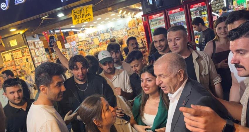 Zafer Partisi Genel Başkanı Ümit Özdağ, Ortaköy’den Beşiktaş’a belediye otobüsüyle