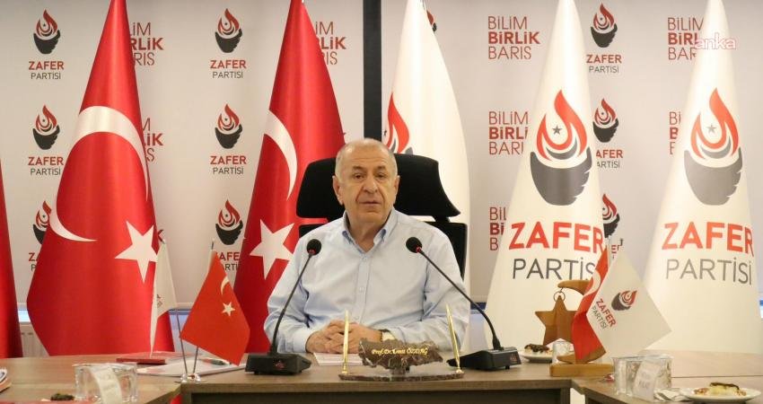 Zafer Partisi Genel Başkanı Ümit Özdağ, partisinin ekonomi kurmaylarıyla bir