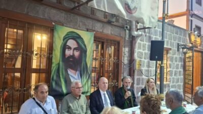 Zafer Partisi Genel Başkanı Ümit Özdağ, muharrem orucunu Ankara Cemevi'nde