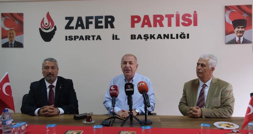 Zafer Partisi Genel Başkanı Ümit Özdağ, Isparta’da düzenlediği basın toplantısında,