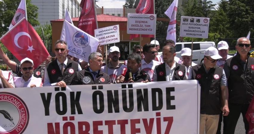 ÜNİPERSEN üyeleri YÖK önünde beş günlük eyleme başladı. ÜNİPERSEN Genel