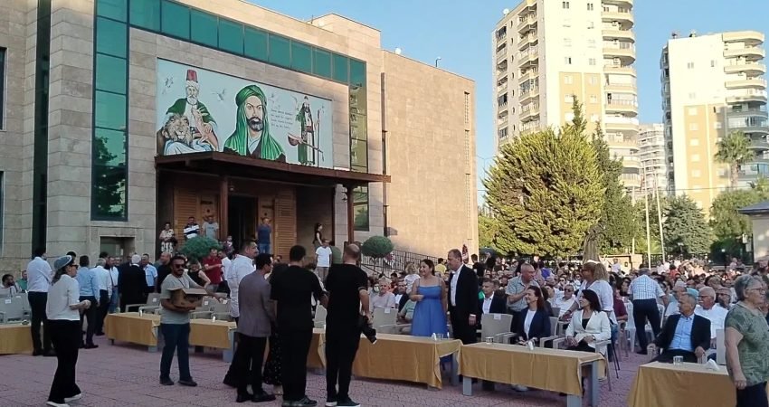 Alevi Kültür Dernekleri Mersin Şubesi tarafından Mersin Cemevi’nde düzenlenen aşure