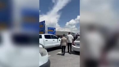Van’ın Çaldıran ilçesinde pikap ile hafif ticari aracın çarpıştığı kazada,