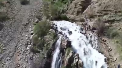 Van'ın Çatak ilçesinde kar sularıyla oluşan Kanispi Şelalesi, yaz aylarında