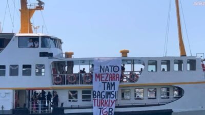 İstanbul'daki NATO Parlamenter Zirvesi'ni protesto etmek amacıyla Şehir Hatları vapurundan