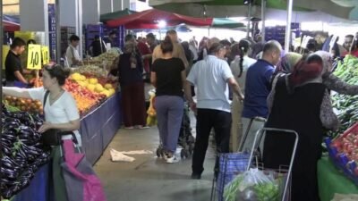 Ekonomik kriz ve hayat pahalılığı, pazar yerlerinde etkisini göstermeye devam ediyor.