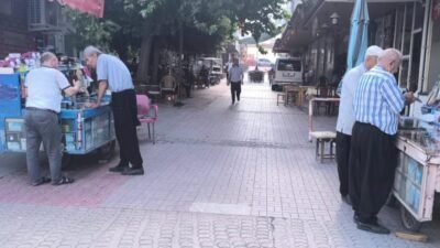 Osmaniye'nin Kadirli ilçesinde yurttaşlar, 200 liralık banknotun alım gücünün önemli