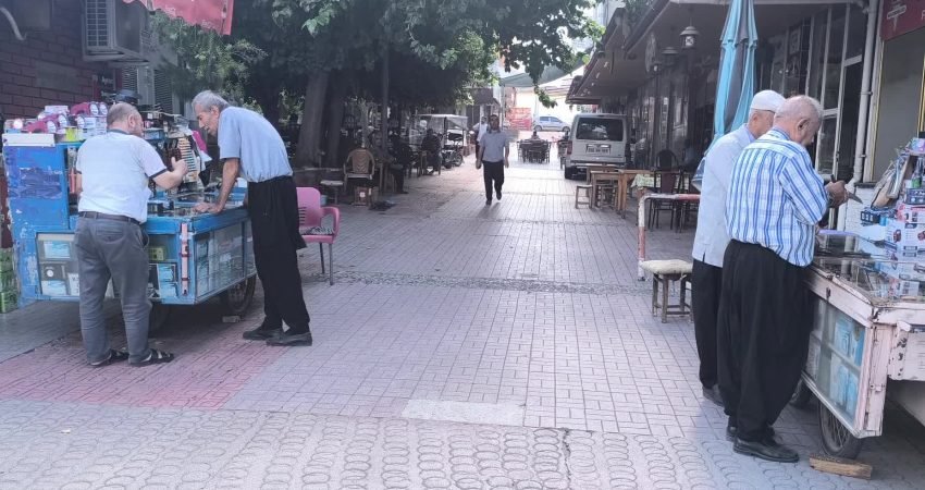 Osmaniye'nin Kadirli ilçesinde yurttaşlar, 200 liralık banknotun alım gücünün önemli