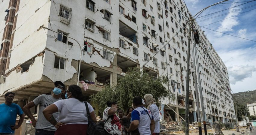 Venezuela'da çarşamba günü meydana gelen 7,2 ve 7,5 büyüklüğündeki iki