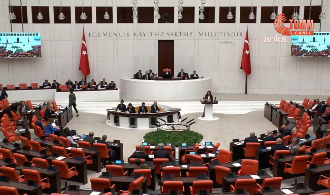 TBMM'de AK Parti Grup Başkanvekili Muhammet Emin Akbaşoğlu ile CHP