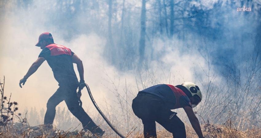 İzmir Büyükşehir Belediyesi öncülüğünde bir araya gelen kamu kurumları ve