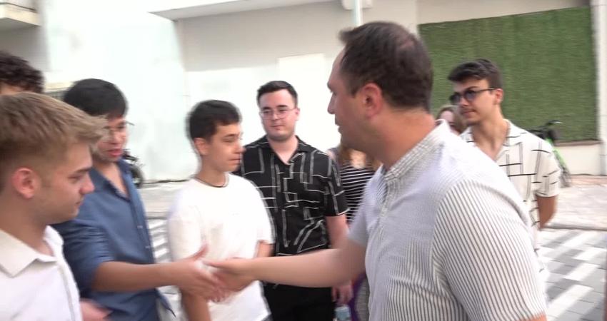 Bornovalı lise öğrencileri, zorlu üniversite sınavının ardından Bornova Belediyesi'nin kısa