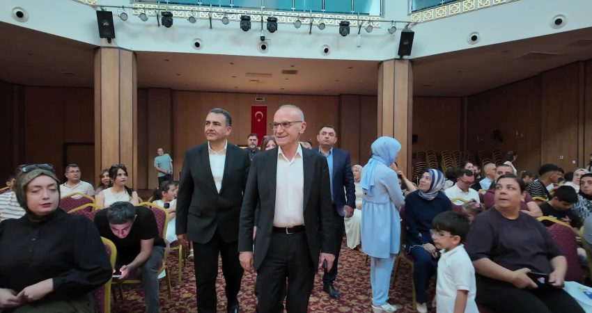 Yüreğir Belediyesi kreşlerinde eğitim gören öğrenciler, Atatürk Kültür Merkezi’nde düzenlenen