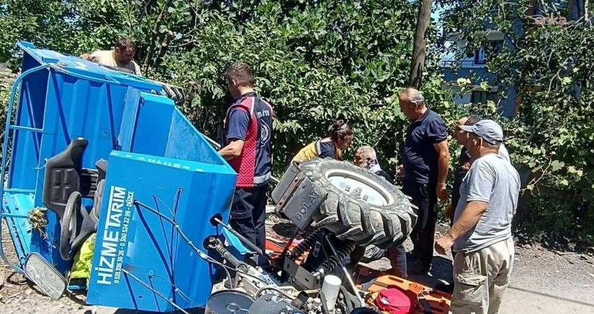 Zonguldak'ın Alaplı ilçesinde "pat pat" olarak bilinen tarım aracının devrilmesi