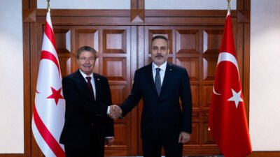 Dışişleri Bakanı Hakan Fidan, KKTC Başbakanı Ünal Üstel ile bir