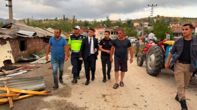Amasya’nın Taşova ilçesinde etkili olan sağanak yağış, dolu ve şiddetli fırtına
